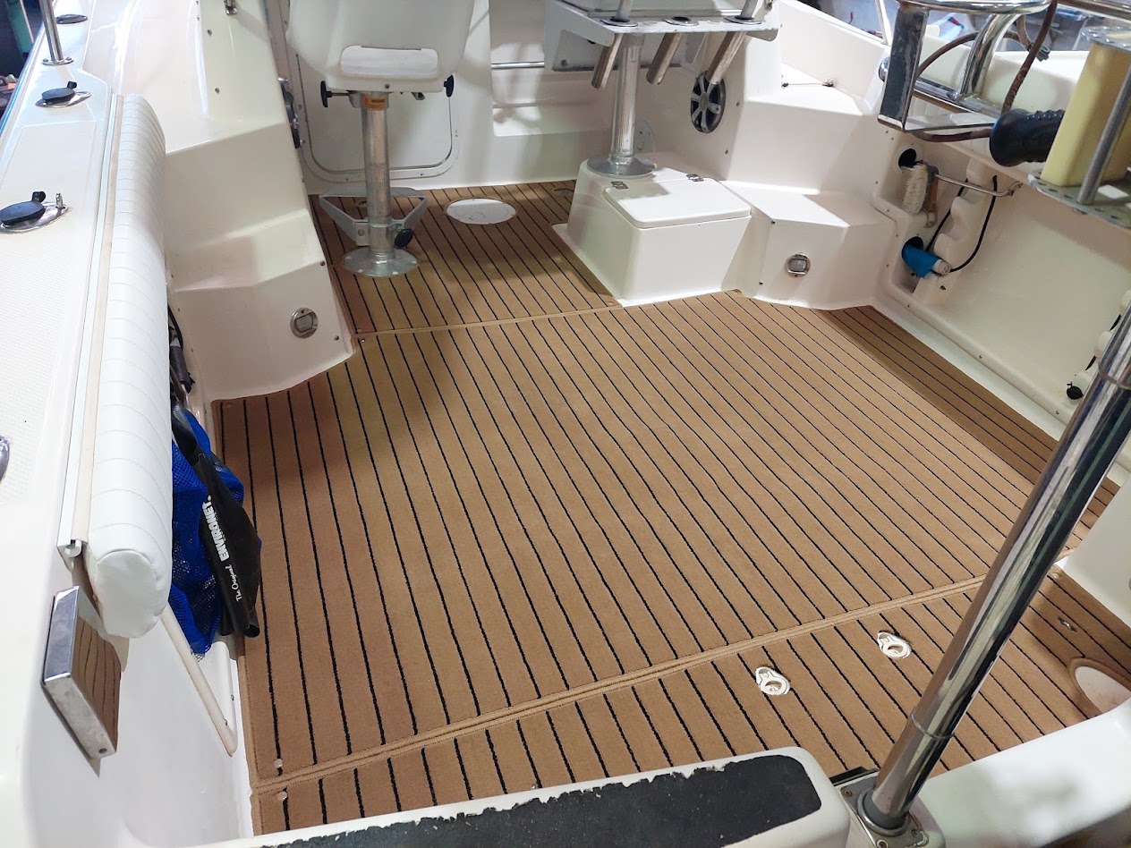 MarineTuft Teak black carpet swatch